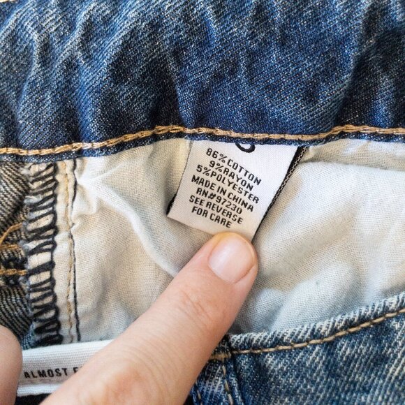 Almost Famous Ultra High-Rise Wide Leg Jeans Distressed Size 5 Medium Wash - Picture 4 of 4